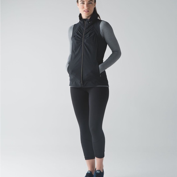 Lululemon Go The Distance Vest Size 4 Full Zip Pockets Running Black Hooded - Picture 2 of 14